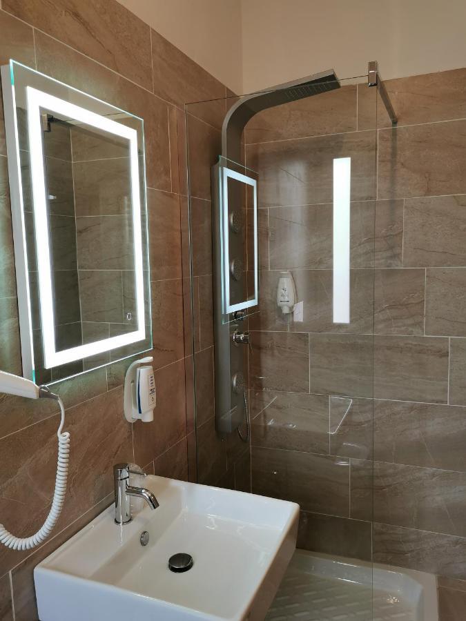 Valmarina Hotel Каленцано Екстериор снимка