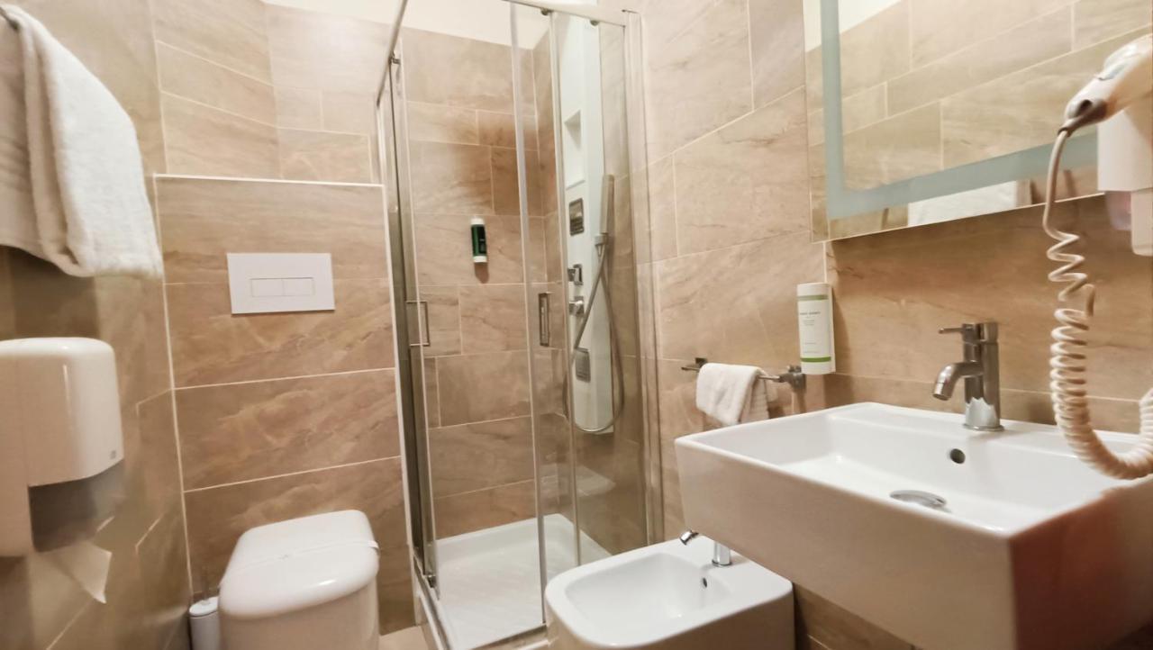 Valmarina Hotel Каленцано Екстериор снимка