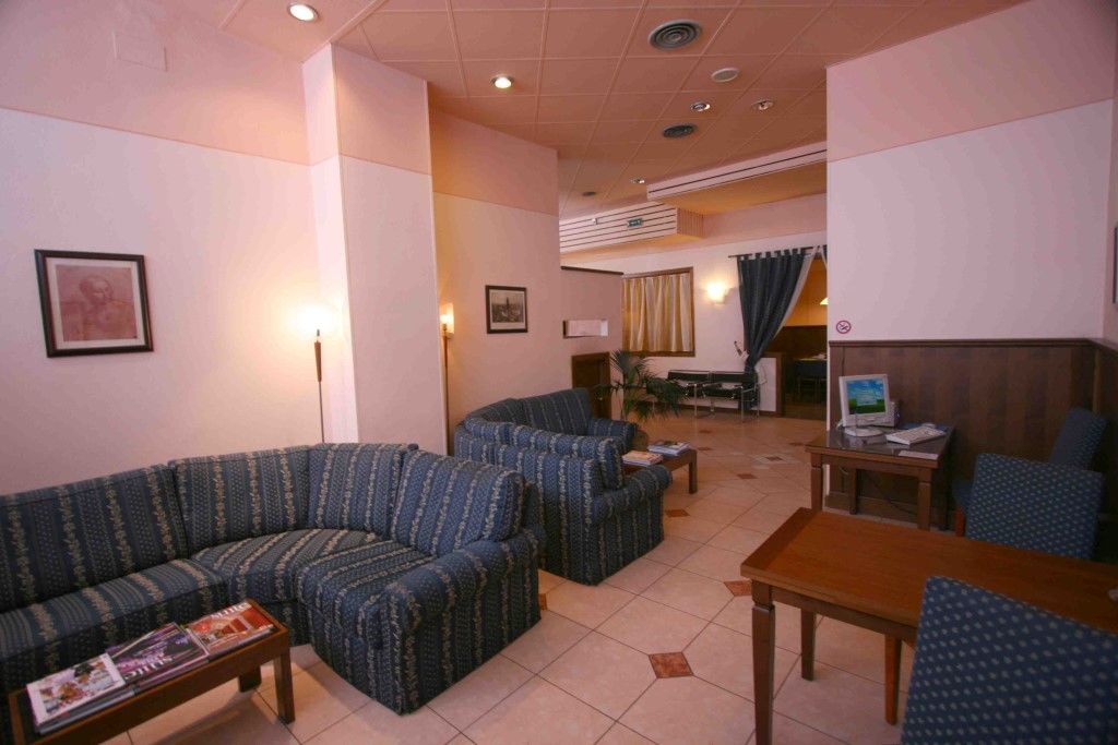 Valmarina Hotel Каленцано Екстериор снимка