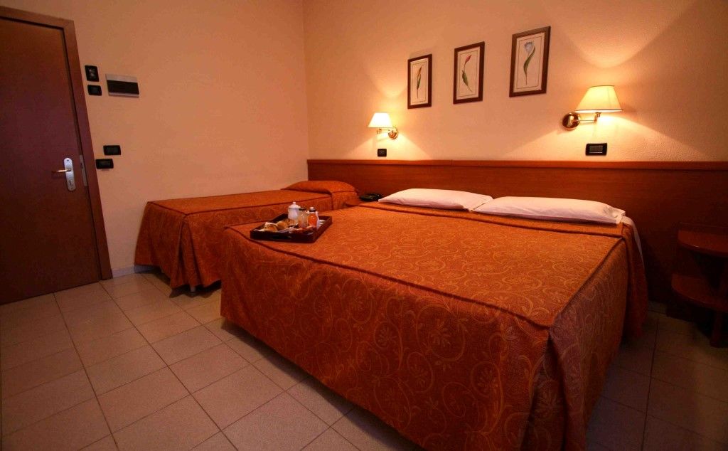 Valmarina Hotel Каленцано Екстериор снимка