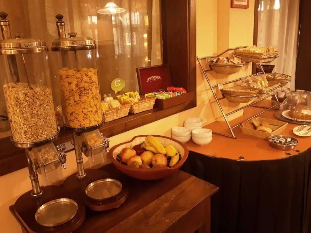 Valmarina Hotel Каленцано Екстериор снимка
