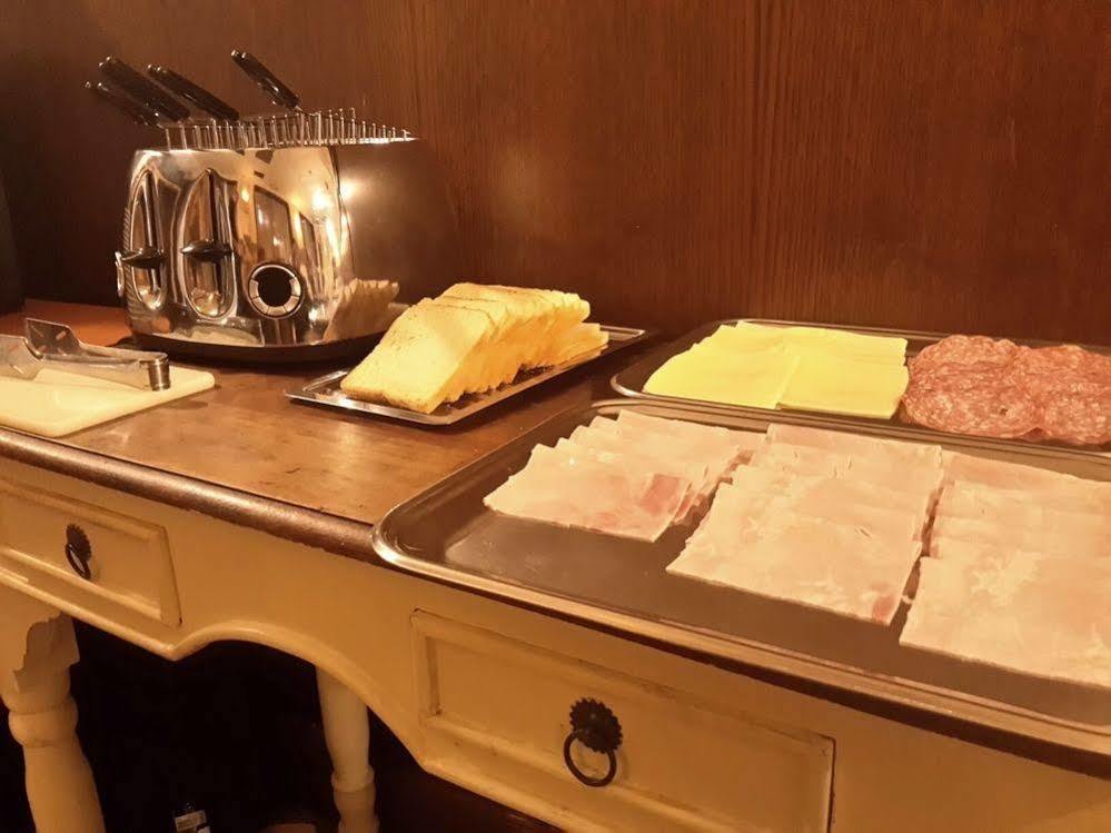 Valmarina Hotel Каленцано Екстериор снимка