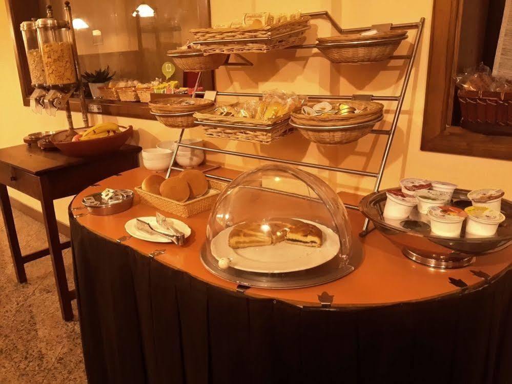 Valmarina Hotel Каленцано Екстериор снимка