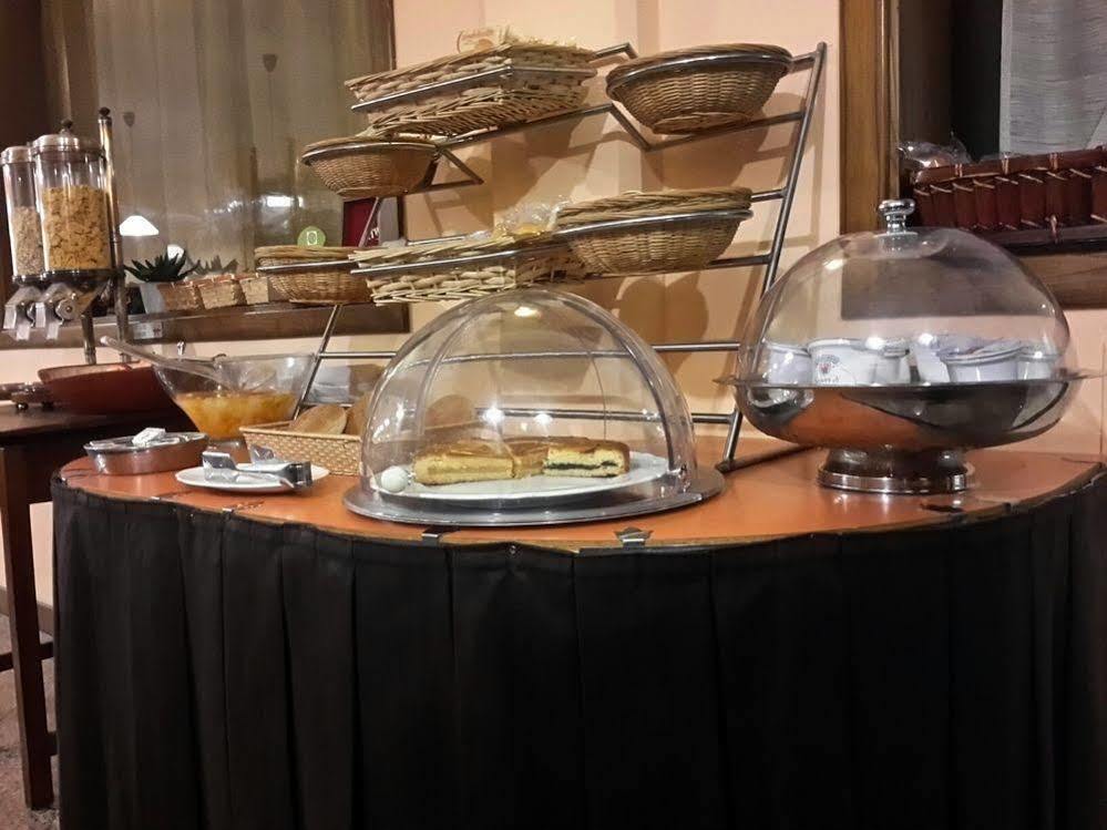 Valmarina Hotel Каленцано Екстериор снимка