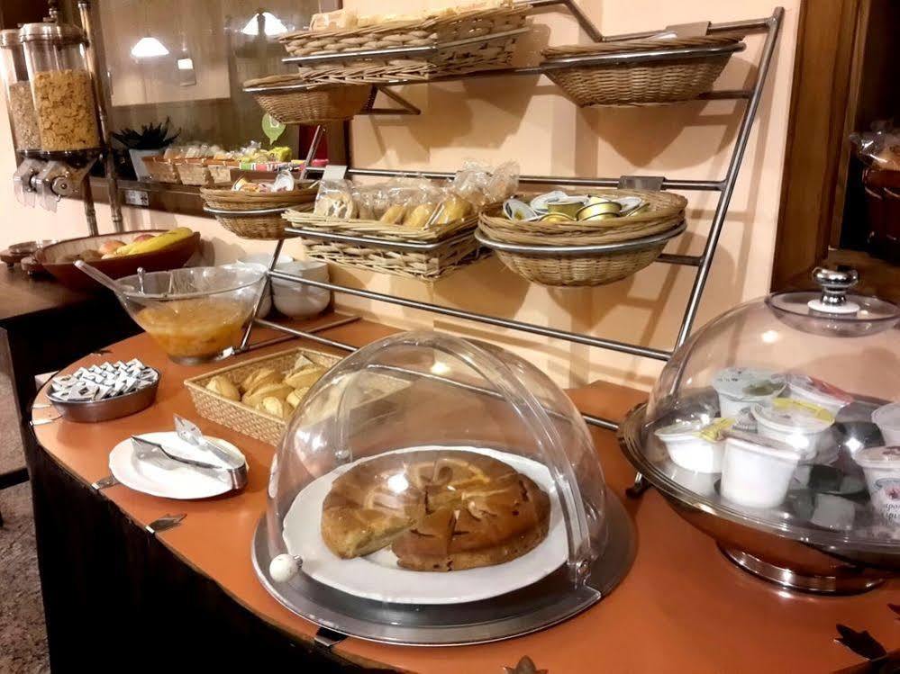Valmarina Hotel Каленцано Екстериор снимка