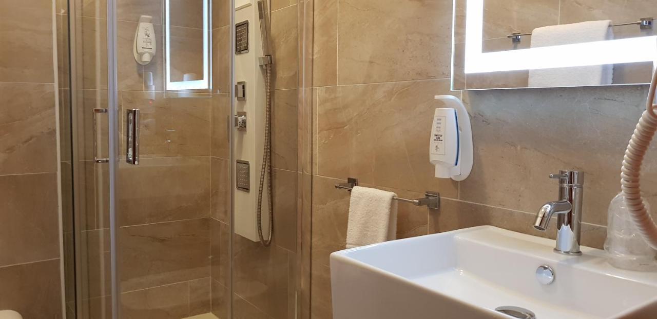 Valmarina Hotel Каленцано Екстериор снимка