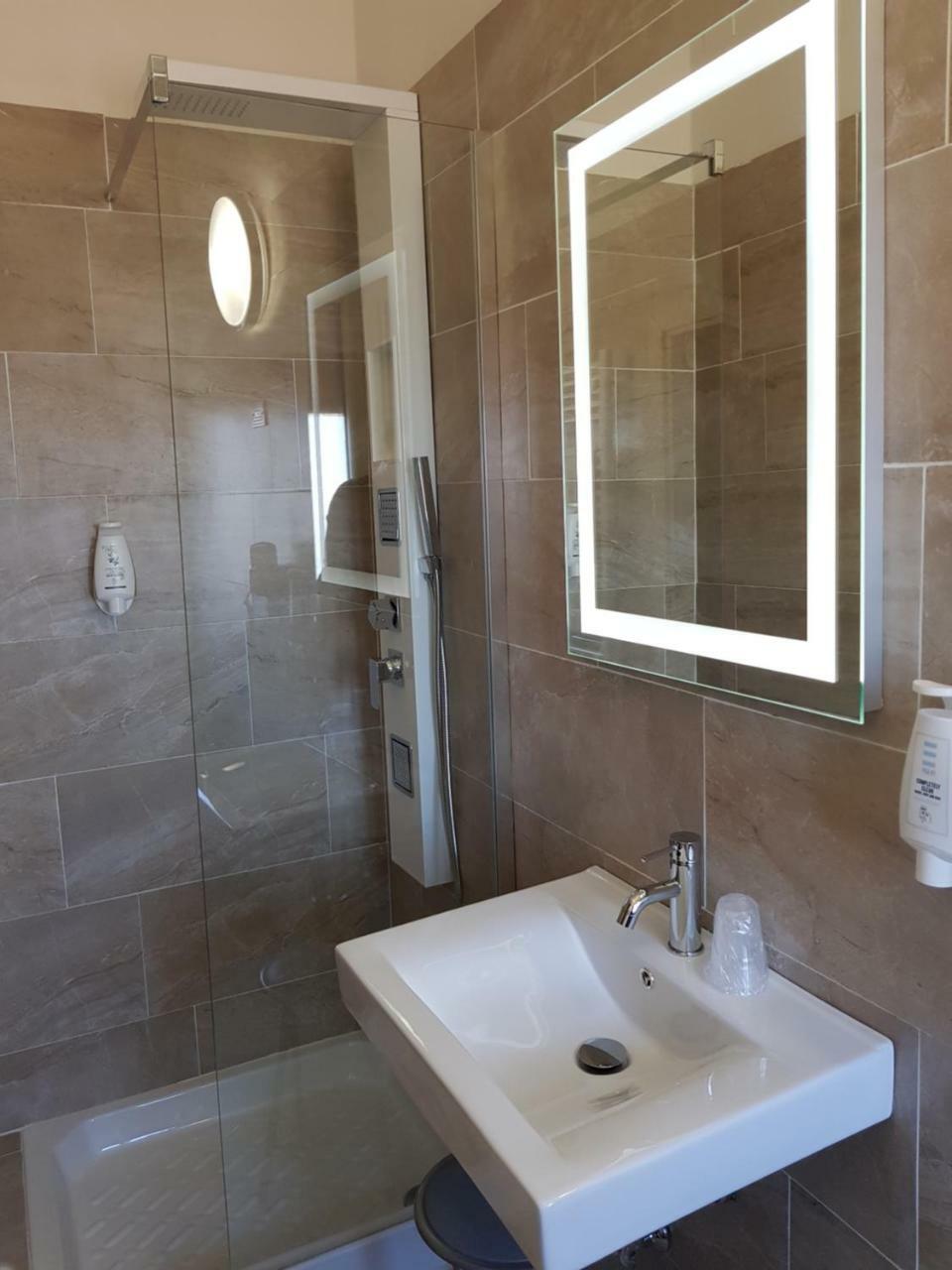 Valmarina Hotel Каленцано Екстериор снимка