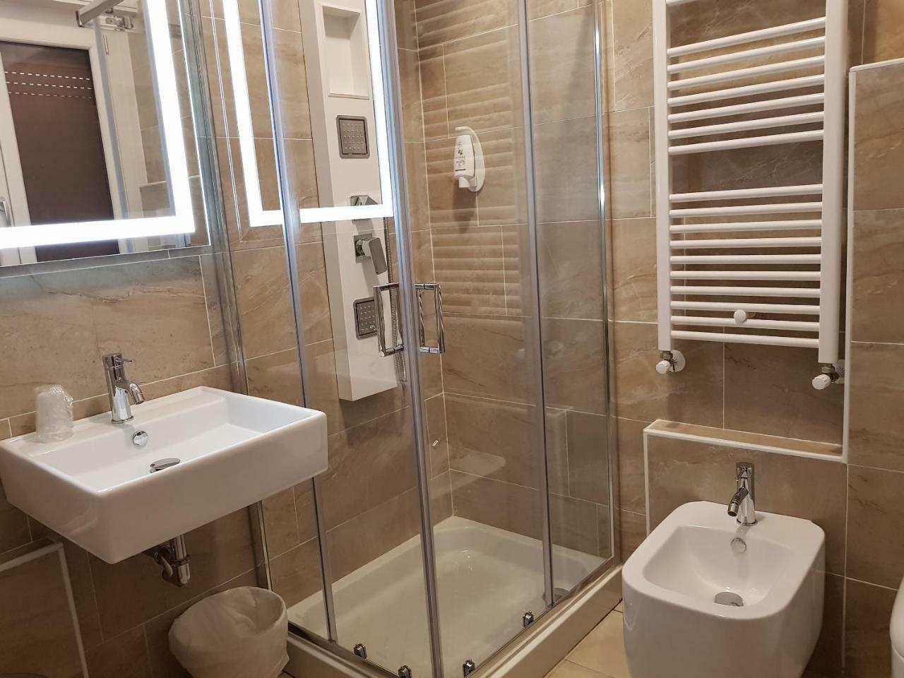 Valmarina Hotel Каленцано Екстериор снимка